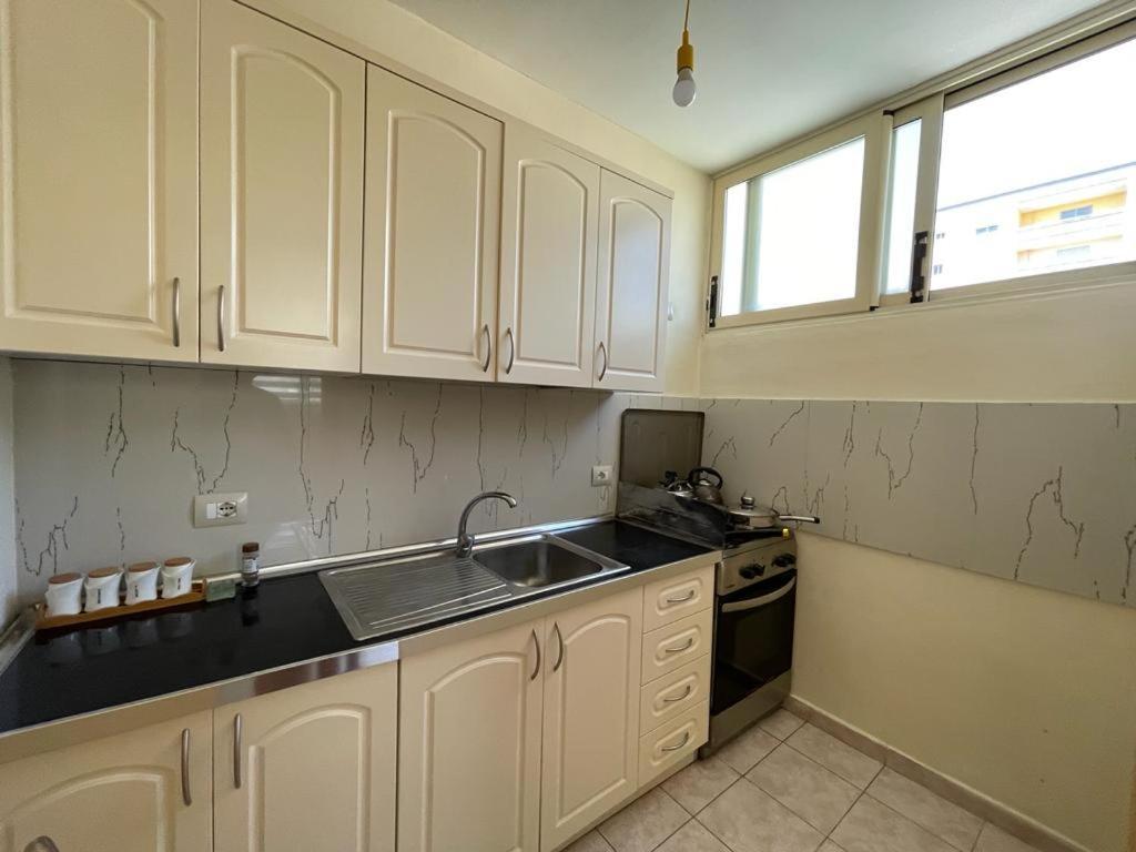 Lisus Apartment Vlorë Екстериор снимка